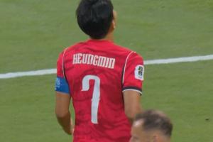 韓國連續(xù)進(jìn)攻，孫興慜射門被封堵，李剛?cè)蔬h(yuǎn)射造險(xiǎn)