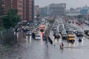 太陽報：世界杯決賽前紐約遭遇雷暴天氣，車輛街道均被淹沒